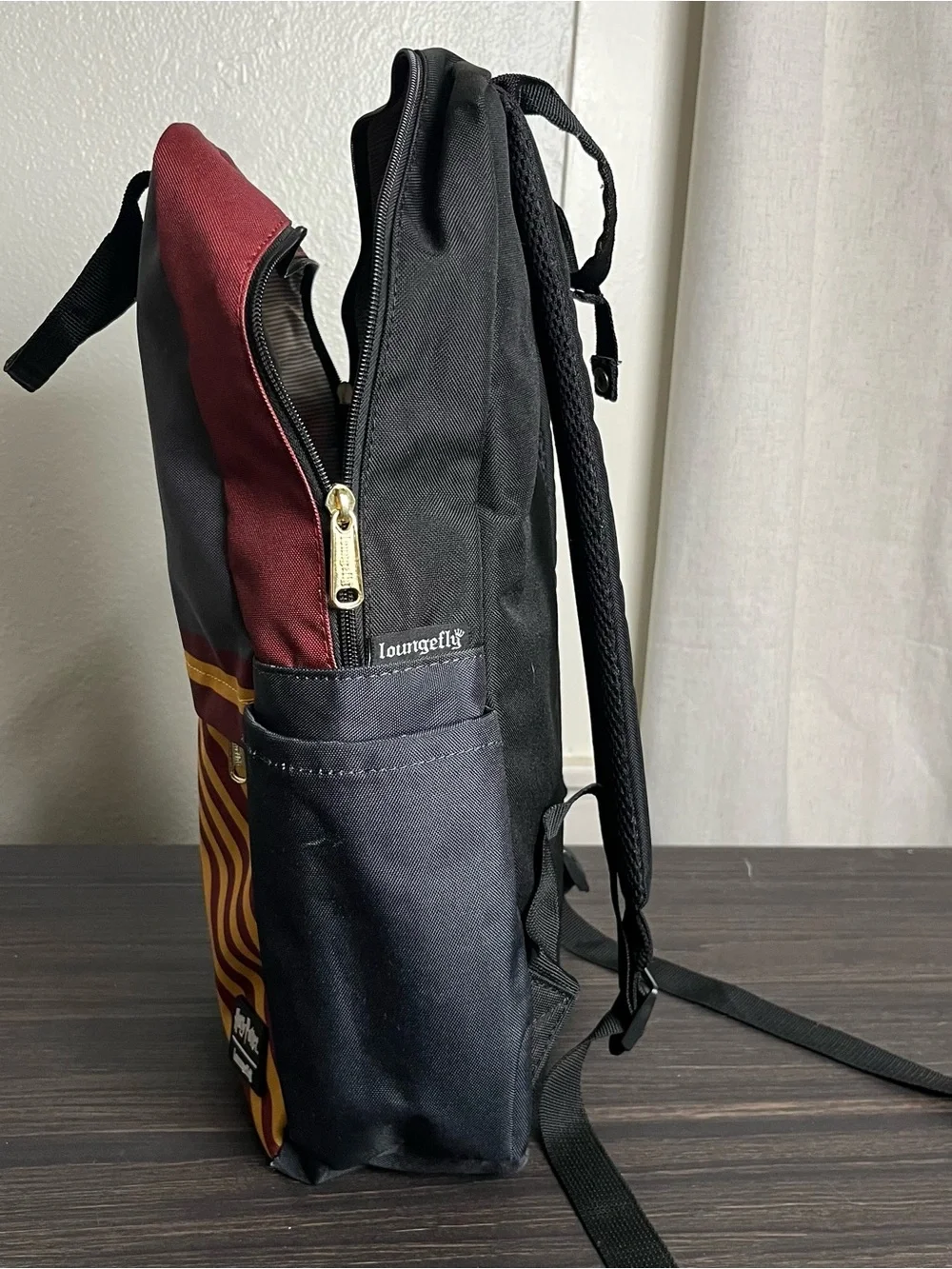 Harry Potter Gryffindor glasses nylon backpack w/ maroon & yellow stripe design